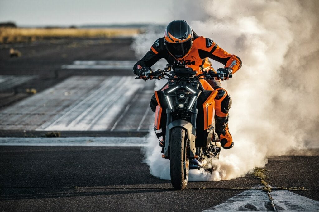 KTM 1390 Super Duke R 2024: tutta potenza e innovazione