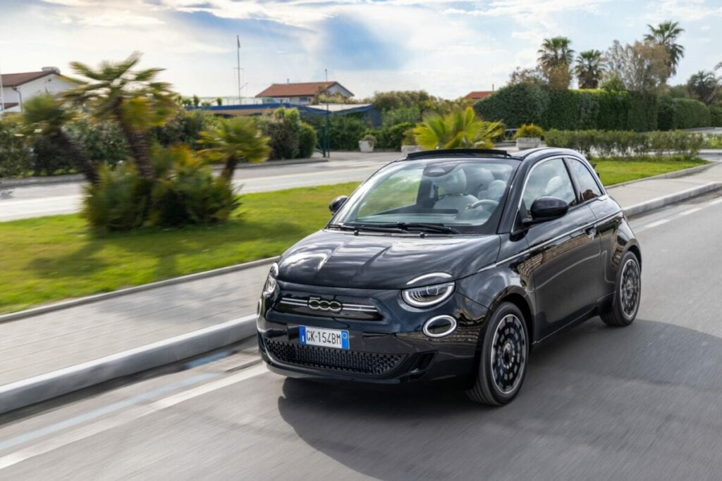 La Fiat 500e arriva negli USA e sarà una delle EV più economiche