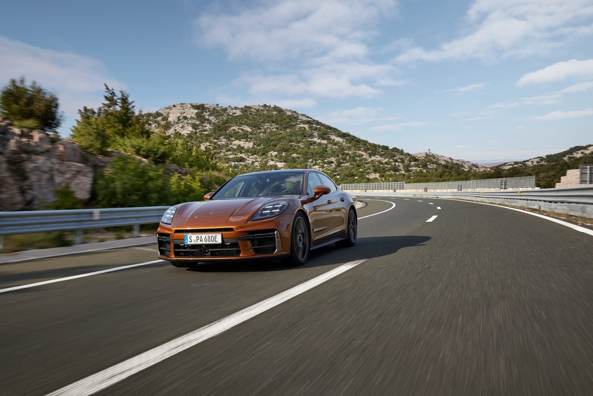Porsche Panamera 2024 motore, prezzo e caratteristiche