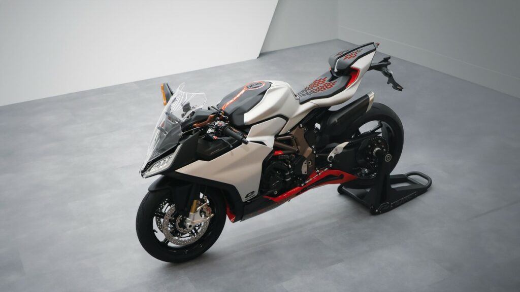 Debutta a Eicma 2023 la superbike QJMotor SRK1000 RC