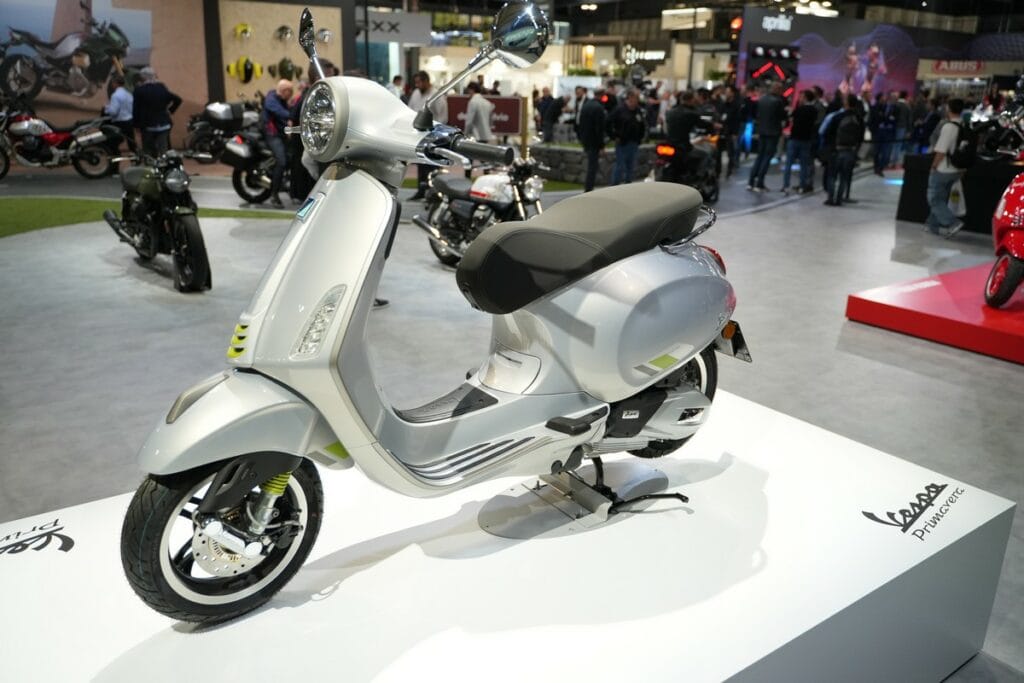 Ad Eicma 2023 le nuove Vespa Primavera e Vespa Sprint S 2024