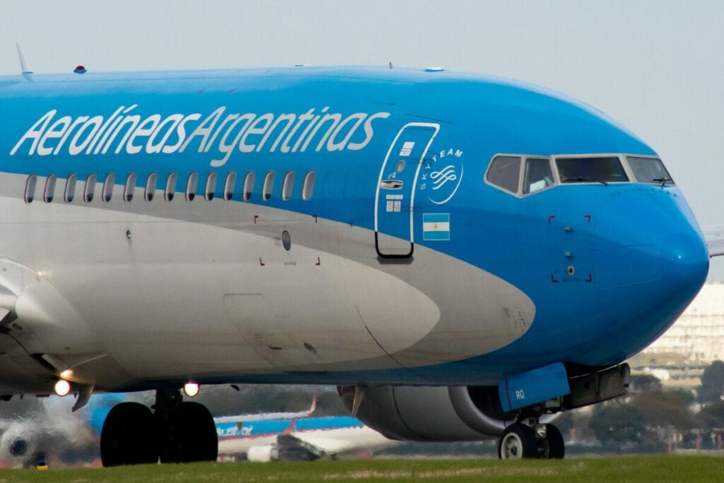 Il presidente argentino vuole disfarsi di Aerolineas Argentinas dandola ai sindacati: è una buona idea?