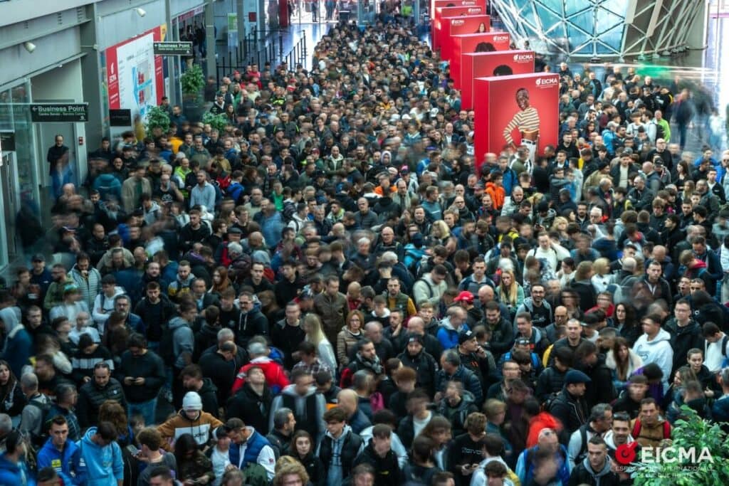 I saloni auto muoiono ma l’EICMA ha fatto 560.000 ingressi: perchè le moto piacciono così tanto?