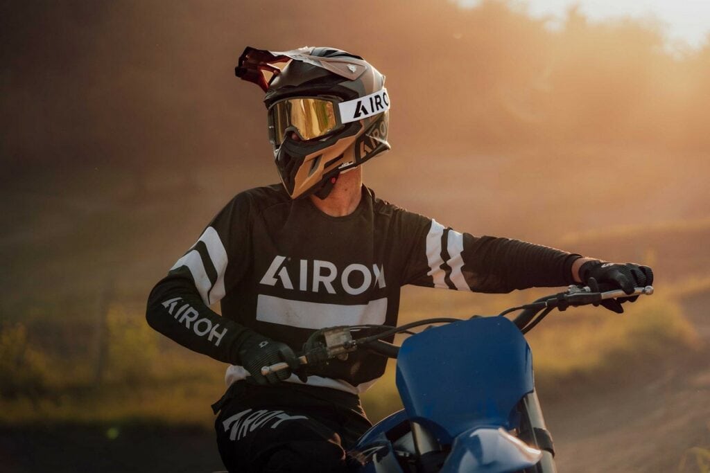 Airoh Aviator Ace 2: il casco off road con tecnologia Bluetooth