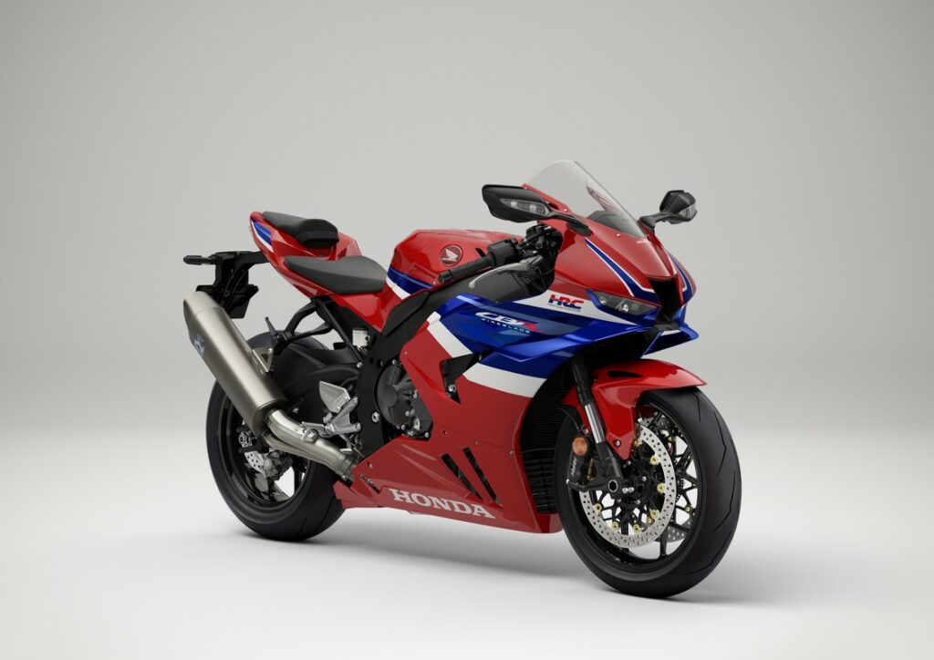 Honda CBR1000RR-R Fireblade 2024 perfetta per la pista e la strada