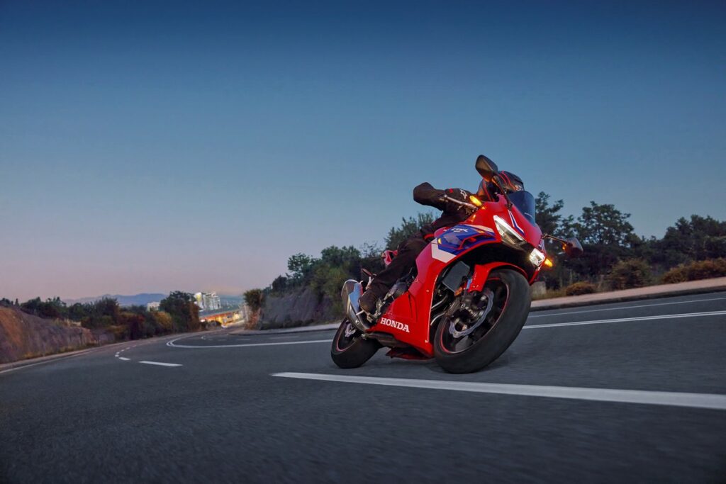 Honda CBR500R 2024: la supersportiva con il look ispirato alla Fireblade