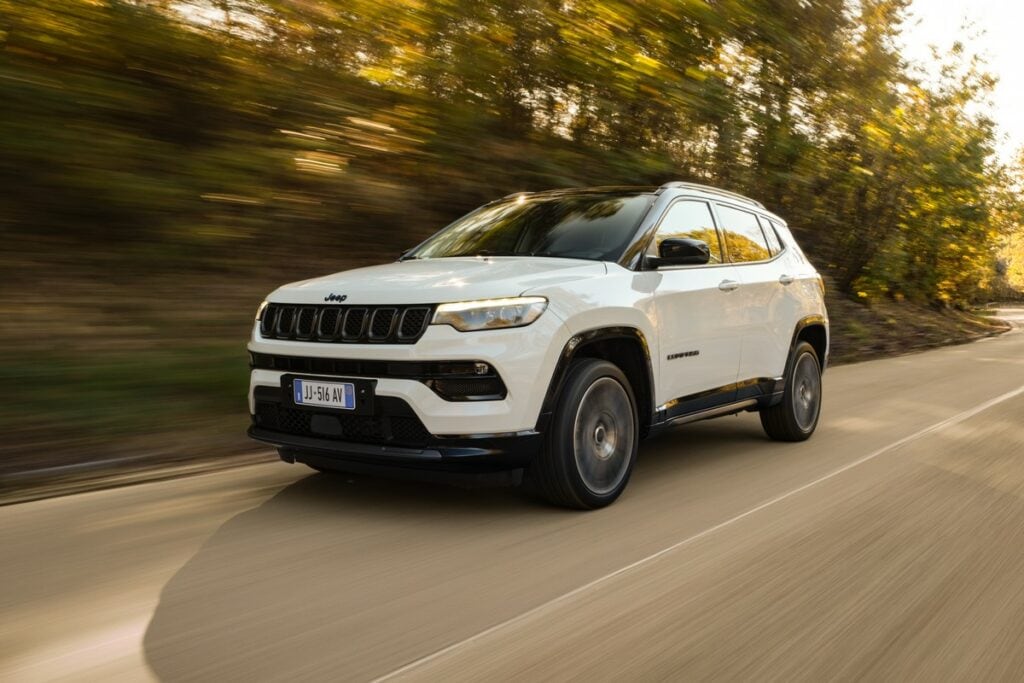 La nuova Jeep Compass 2024 disponibile nelle versioni 4xe ed e-Hybrid