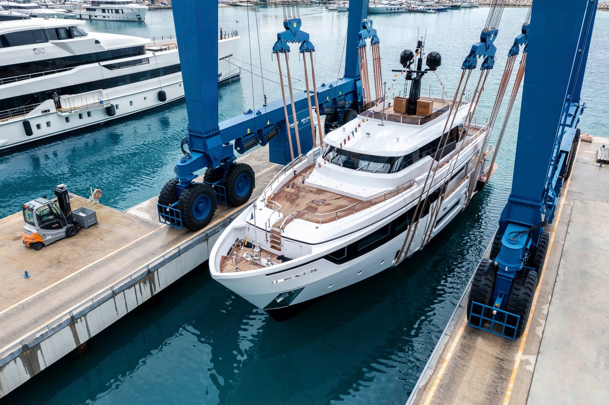 Nuovo yacht Custom Line Navetta 30