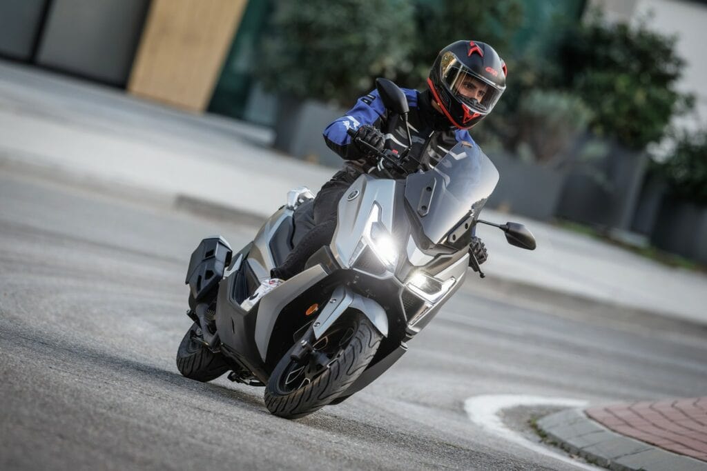 Voge Sfida SR1 125: agile e scattante, lo scooter per la città a 2.790 euro