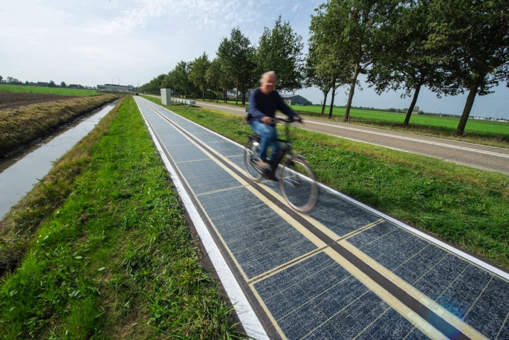 In Olanda le piste ciclabili con pannelli solari che producono energia