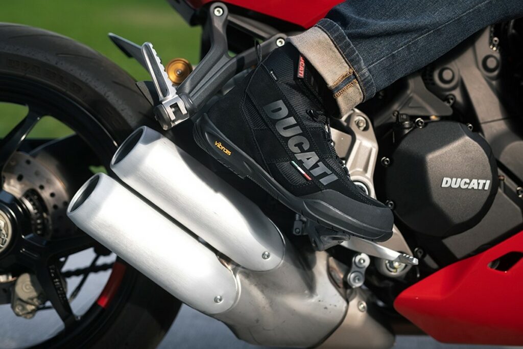 Ducati Company C4: stivaletti per chi viaggia in moto tutti i giorni