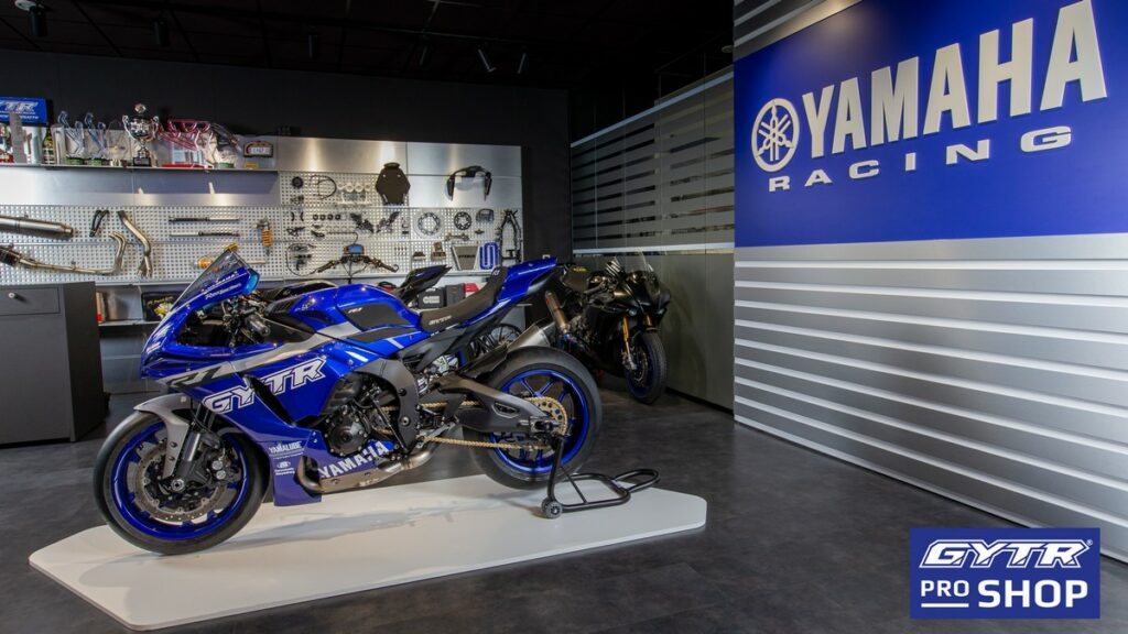 Yamaha inaugura il nuovo punto GYTR PRO SHOP a Roma con i piloti WSBK