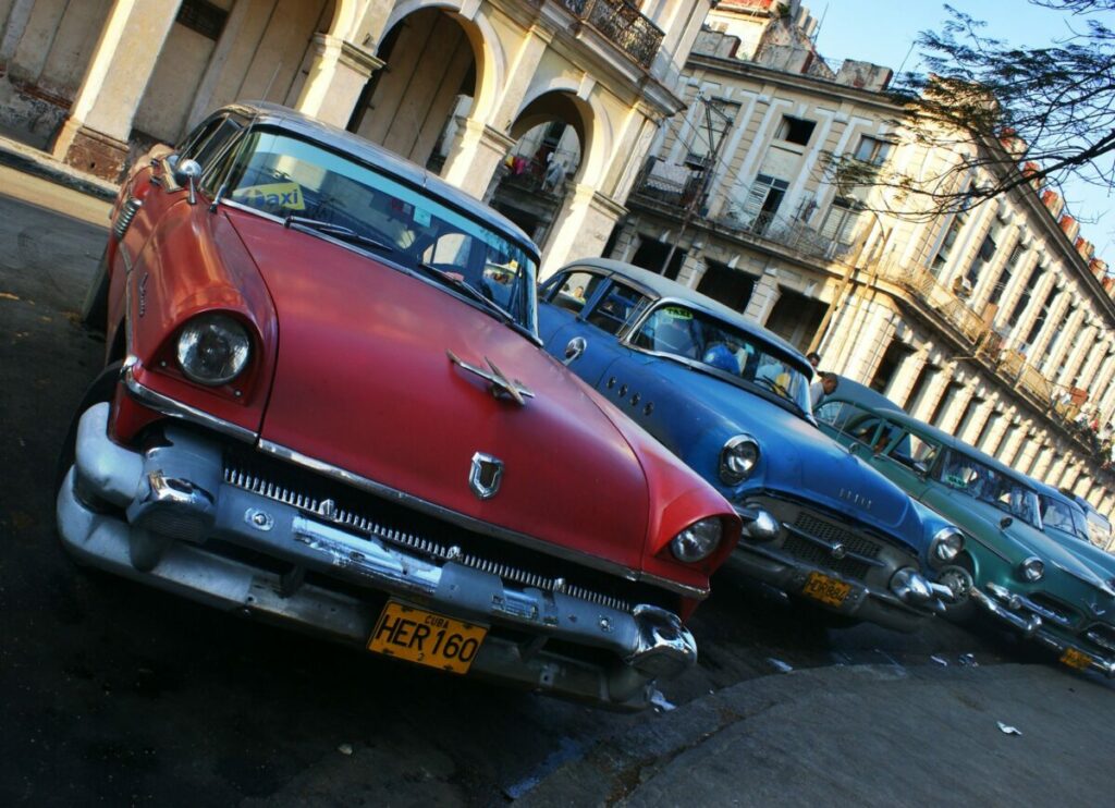 Cuba alza il prezzo del carburante a 5,93 euro al litro