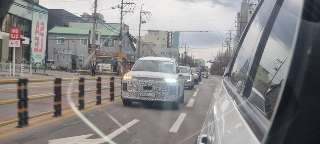 Hyundai Ioniq 7, le fotospia su strada in Corea