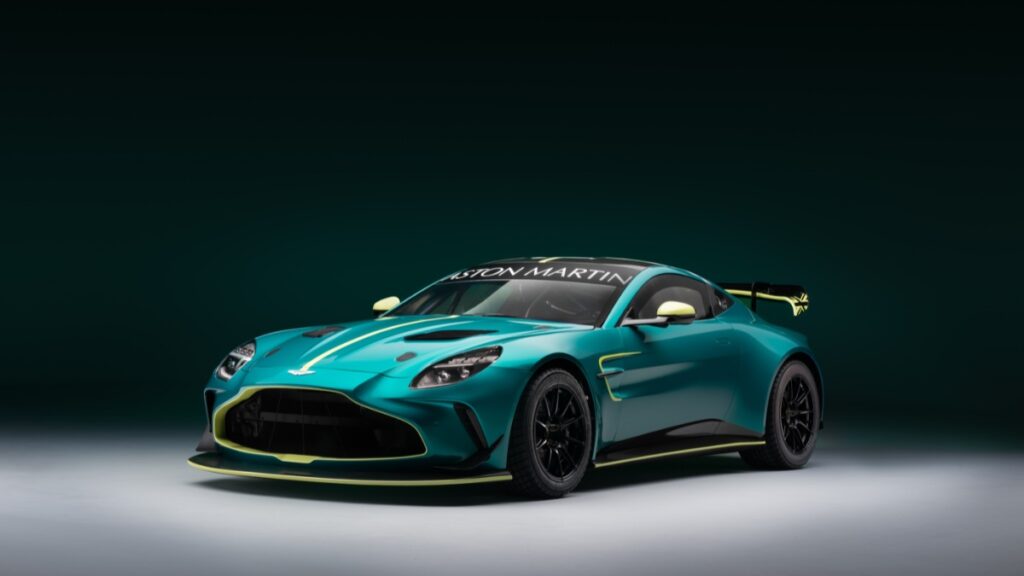 Aston Martin Vantage GT4 mantiene il V8 biturbo con modifiche specifiche per le corse