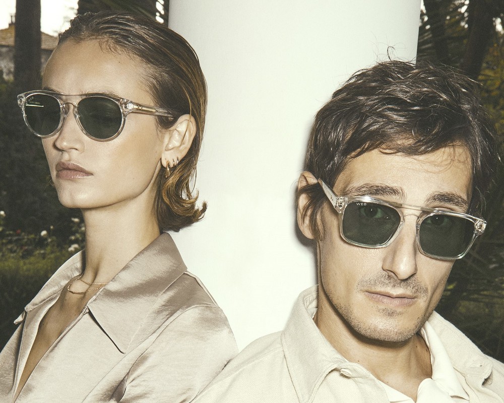 Web Eyewear primavera estate 2024: la nuova collezione di occhiali protagonista della campagna “A Glance of Glow”