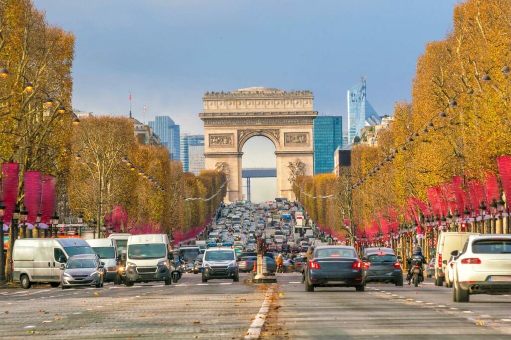 A Parigi alla fine hanno scelto di penalizzare “i SUV”, cioè quasi tutte le auto