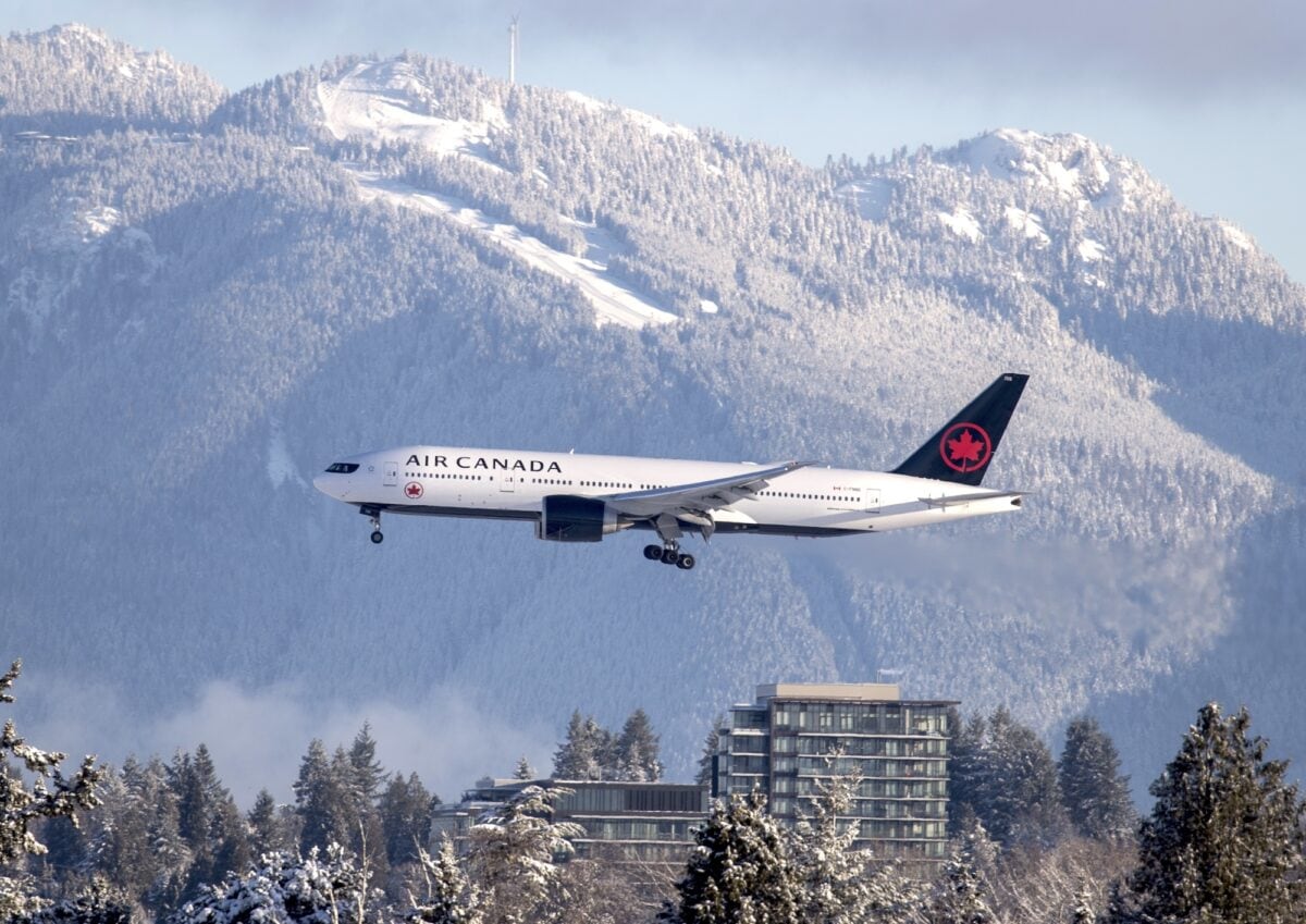 Boeing 777 200LR Air Canada