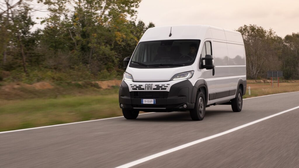 Il nuovo Fiat Ducato 2024 migliora in elettrico e ha gli interni di un’auto