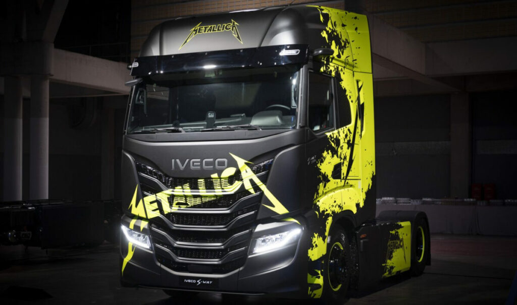 I Metallica useranno i camion ad idrogeno di IVECO. E sono bellissimi, ovviamente.