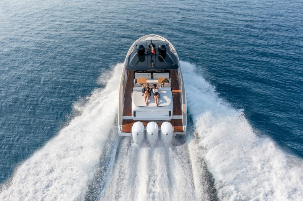 Invictus Palm Beach International Boat Show 2024: il luxury tender TT420S