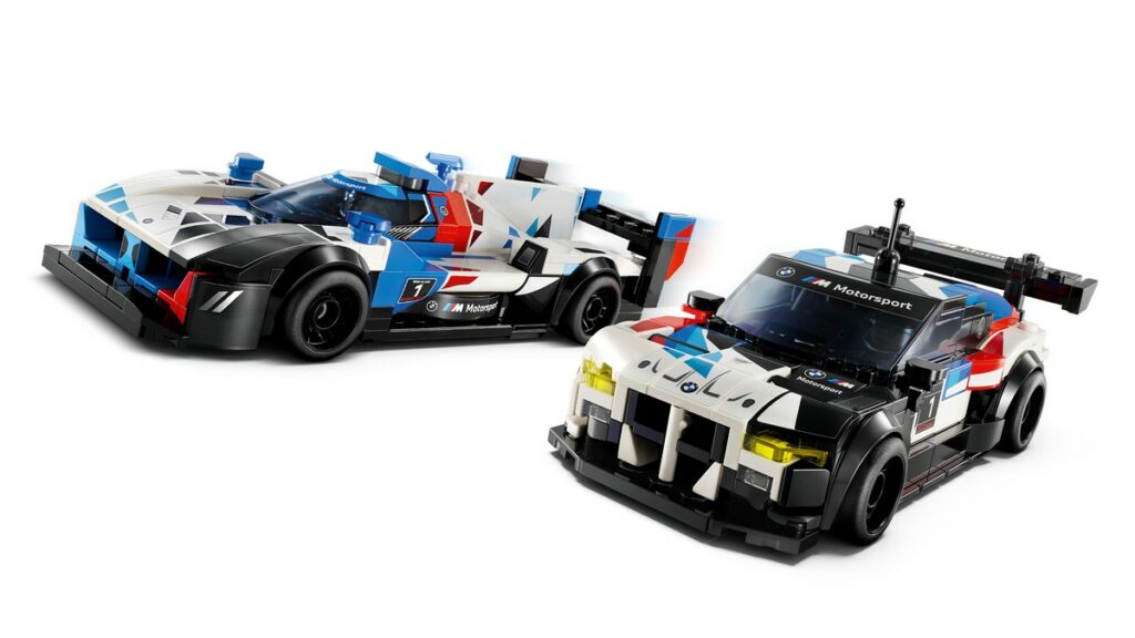 Lego BMW M Motorsport 2024: il nuovo set con le auto da corsa BMW M4 GT3 e BMW M Hybrid V8