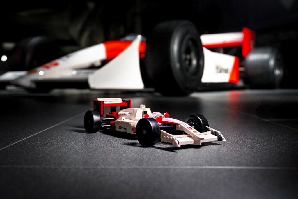 Lego Icons McLaren MP4/4 e Ayrton Senna: il set da collezione per gli appassionati di F1