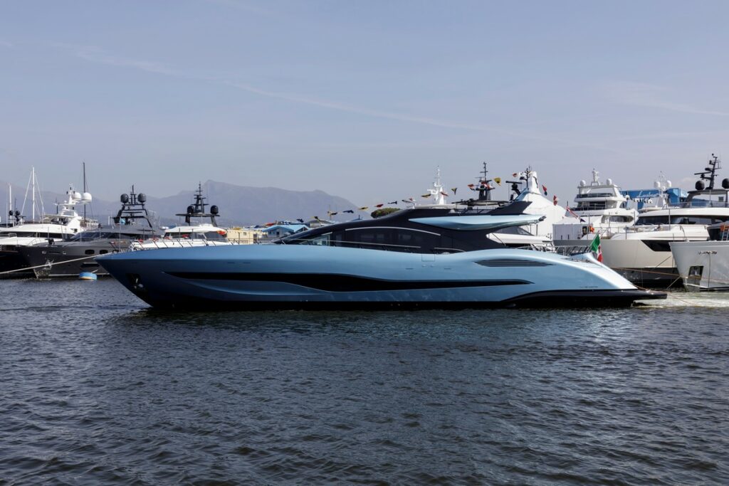 Nuovo Mangusta 104 REV: varato il nuovo yacht della linea Maxi Open