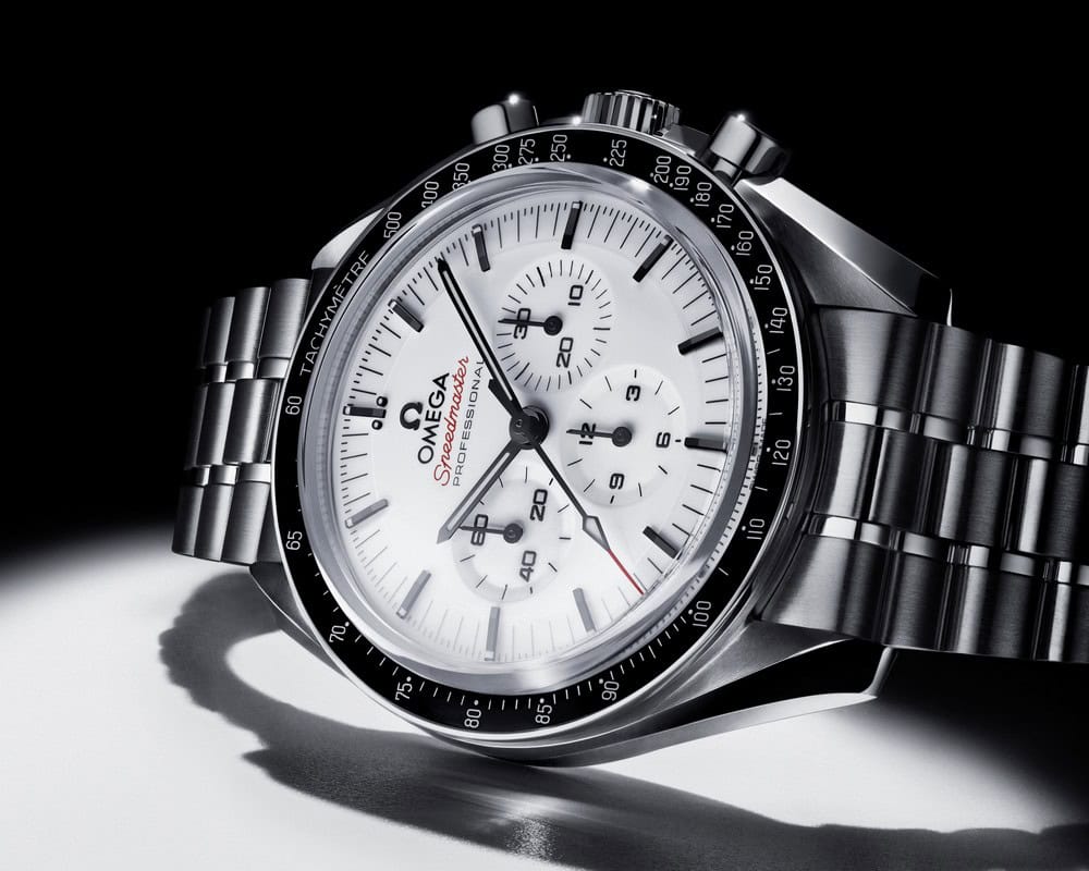 Omega Speedmaster Moonwatch Bianco: il nuovo must-have per gli appassionati