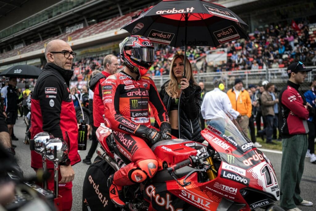 Paddock Girls SBK Catalunya 2024: le ombrelline di Barcellona