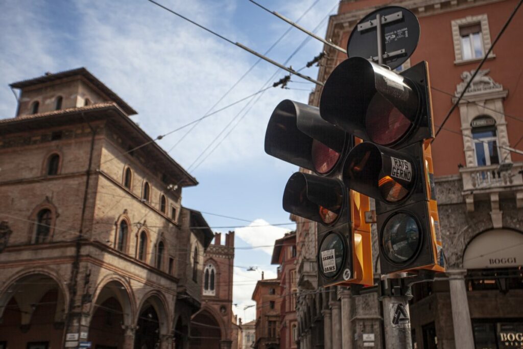 E se i semafori avessero quattro colori? Ecco perchè potrebbe migliorare il traffico in città.