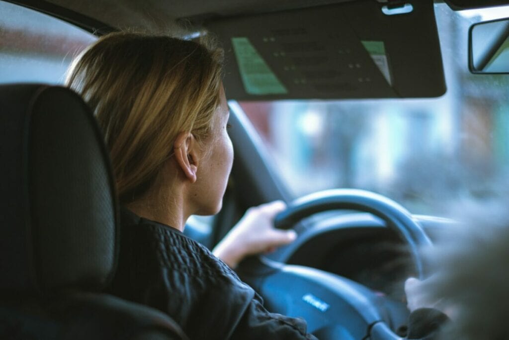 Ecco cosa devi sapere quando guidi un’auto non intestata a te