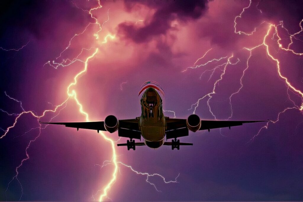 I fulmini sono pericolosi per un aereo? Tutto quello che c’è da sapere per volare in serenità, nonostante tutto.