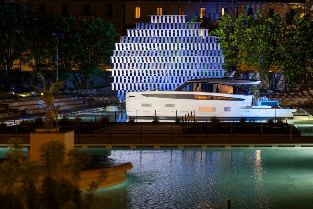 Azimut Yachts Milano Design Week 2024: l’installazione Mooring by the Moon