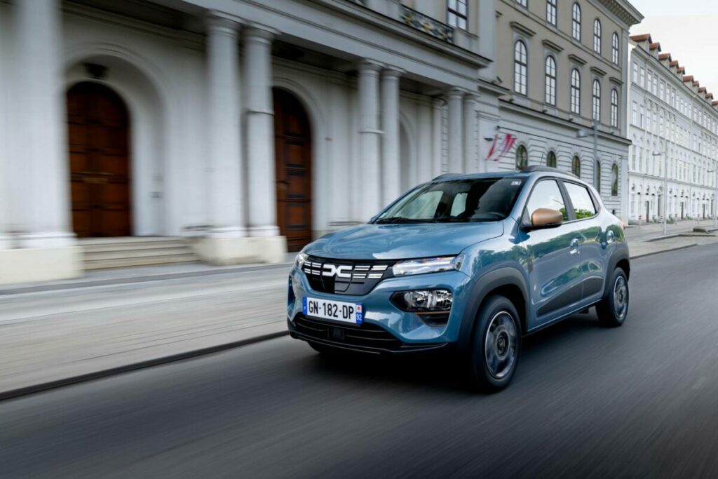 Nuova Dacia Spring elettrica: prezzi da 17.900 euro chiavi in mano