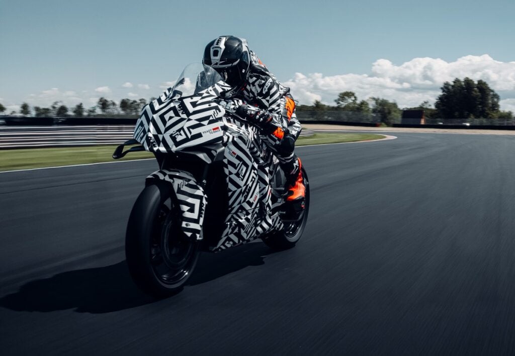 KTM 990 RC R: il nuovo prototipo della supersportiva da strada e da pista