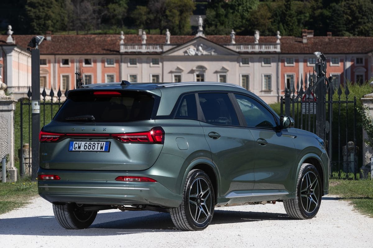 DFSK E5 PHEV: le caratteristiche del SUV ibrido plug-in cinese
