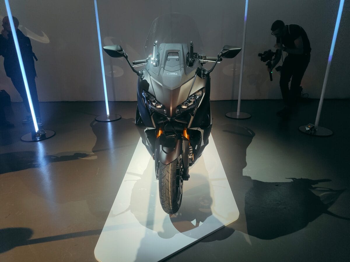 Nuovo Yamaha TMAX 2025 le foto live