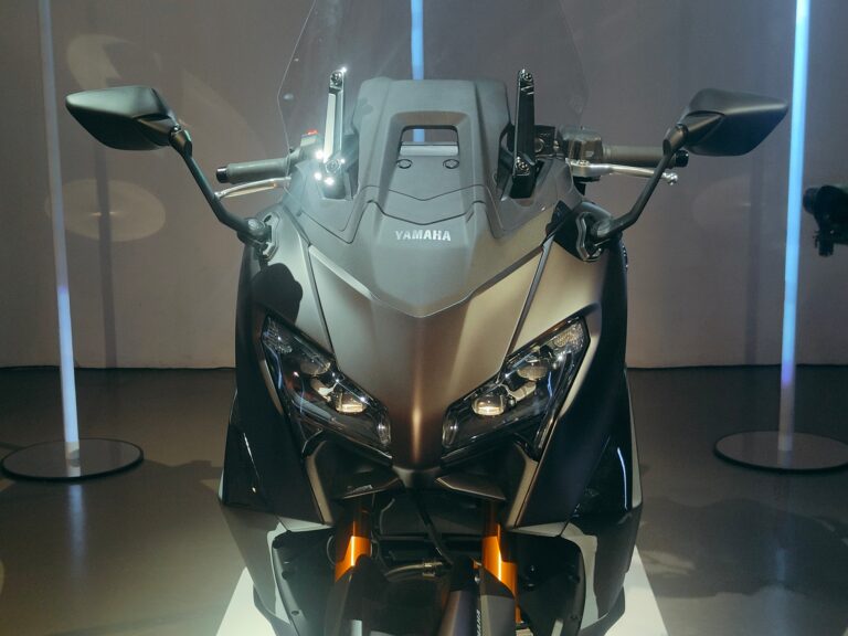 Nuovo Yamaha TMAX 2025 le foto live