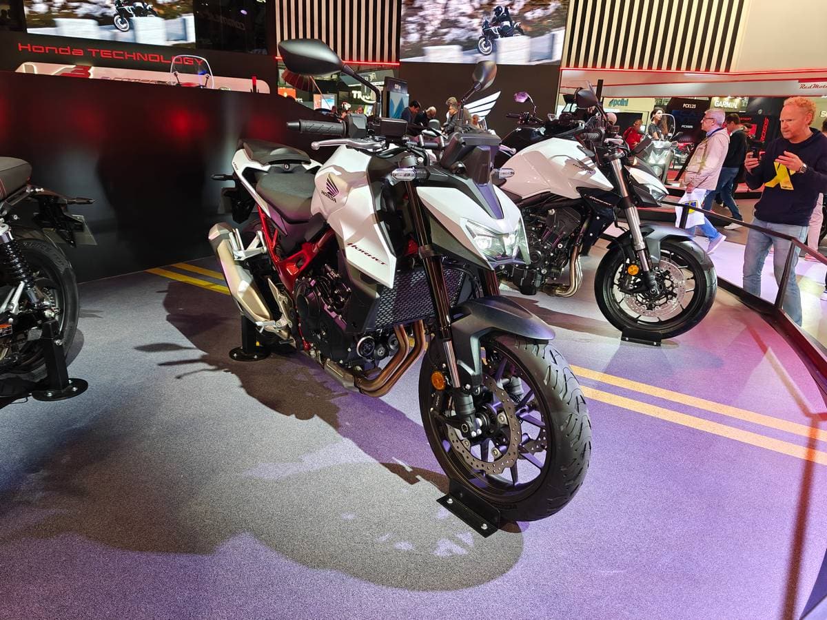 Honda CB750 2025 la nuova naked bicilindrica, le foto live