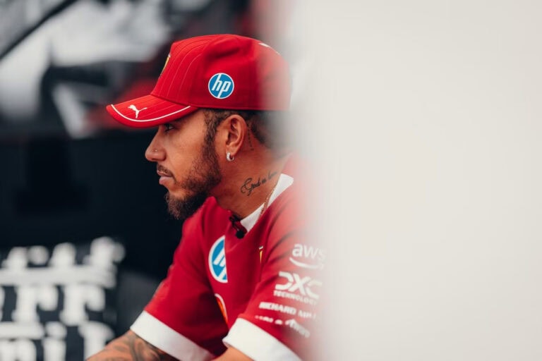 Chi sarà il race engineer di Lewis Hamilton nel 2026? Spunta il primo nome.