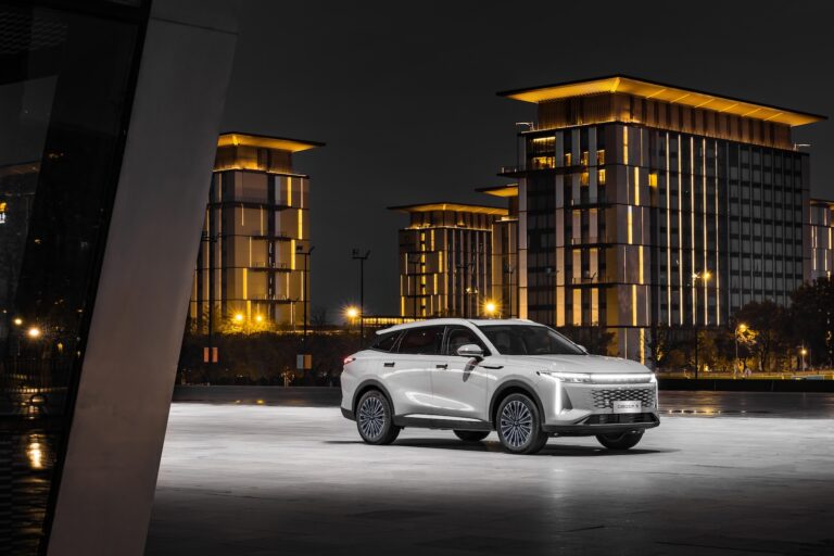 Cos’è OMODA 9 SHS e cosa offre il SUV plug-in da 537 CV