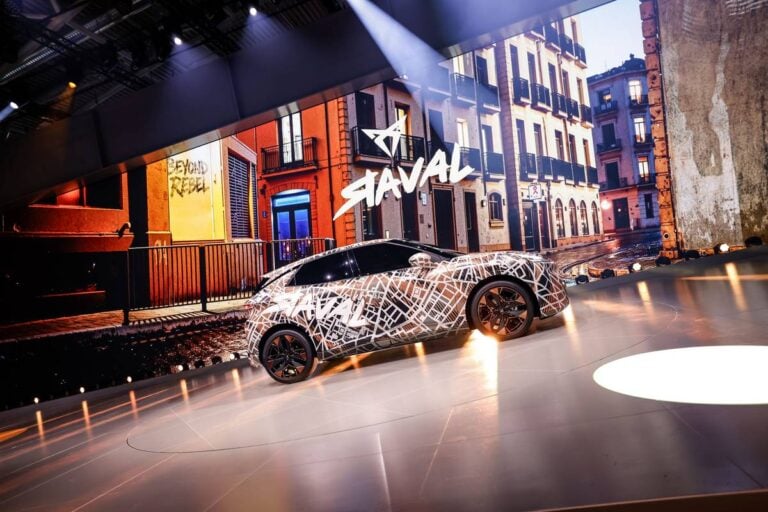 Cupra Raval: la nuova elettrica urbana sportiva debutta nel 2026