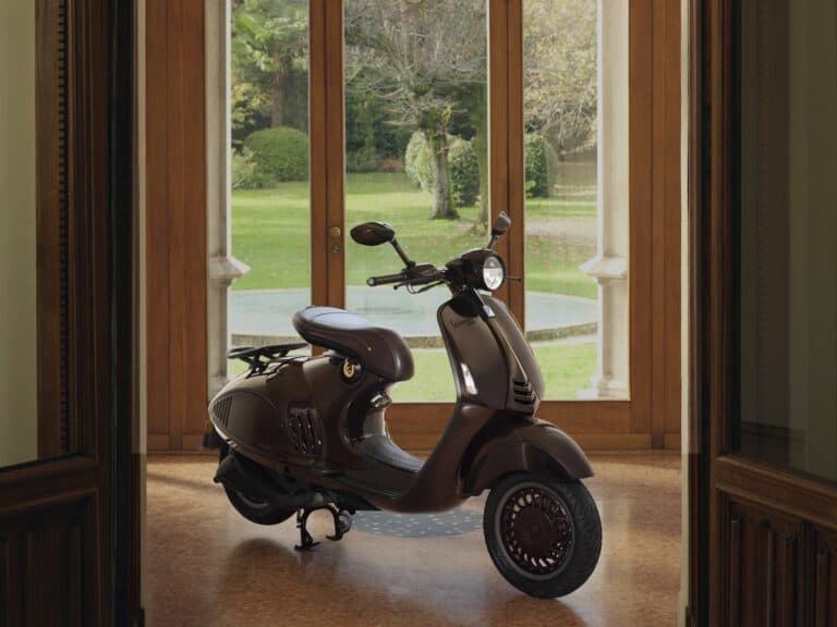 Vespa 946 Horse: l’Anno del Cavallo entra nella Lunar Collection
