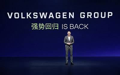 Volkswagen, Blume davanti agli operai di Wolfsburg: nove assemblee per spiegare i tagli più grandi di sempre