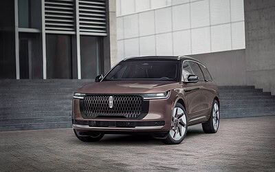 Lincoln Nautilus 2027: nuovi interni Black Label, display da 48 pollici e ibrido da 285 CV