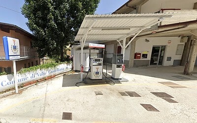 A Valle Castellana la benzina costa 1,75 euro: il distributore lo gestisce il Comune e rinuncia al guadagno