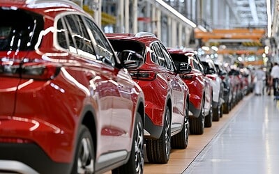 Le auto cinesi si costruiscono in Europa: 90.000 quest'anno, un milione entro il 2030, ma non in Italia