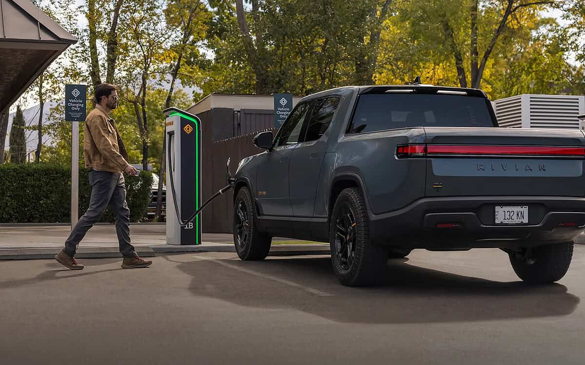 Volkswagen ha rinunciato a fare il software da sola: dal 2027 Audi e Porsche useranno la tecnologia di Rivian