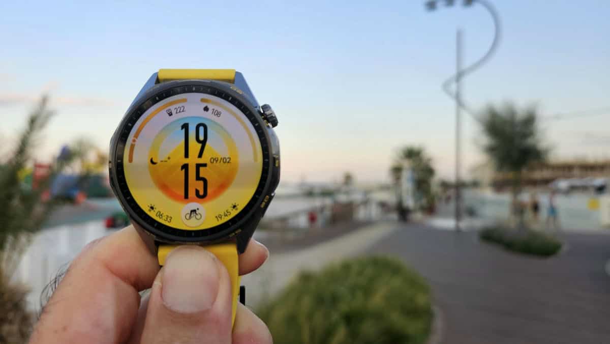 Huawei Watch GT 7, le foto della Exclusive Edition Gialla con cinturino EasyCross
